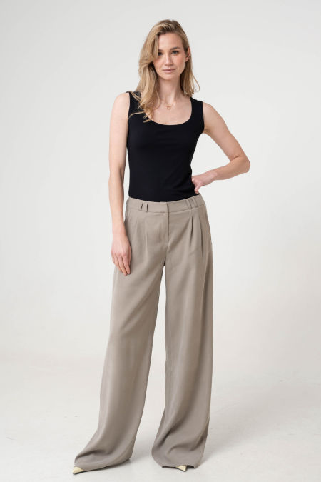 Spodnie z zakładkami